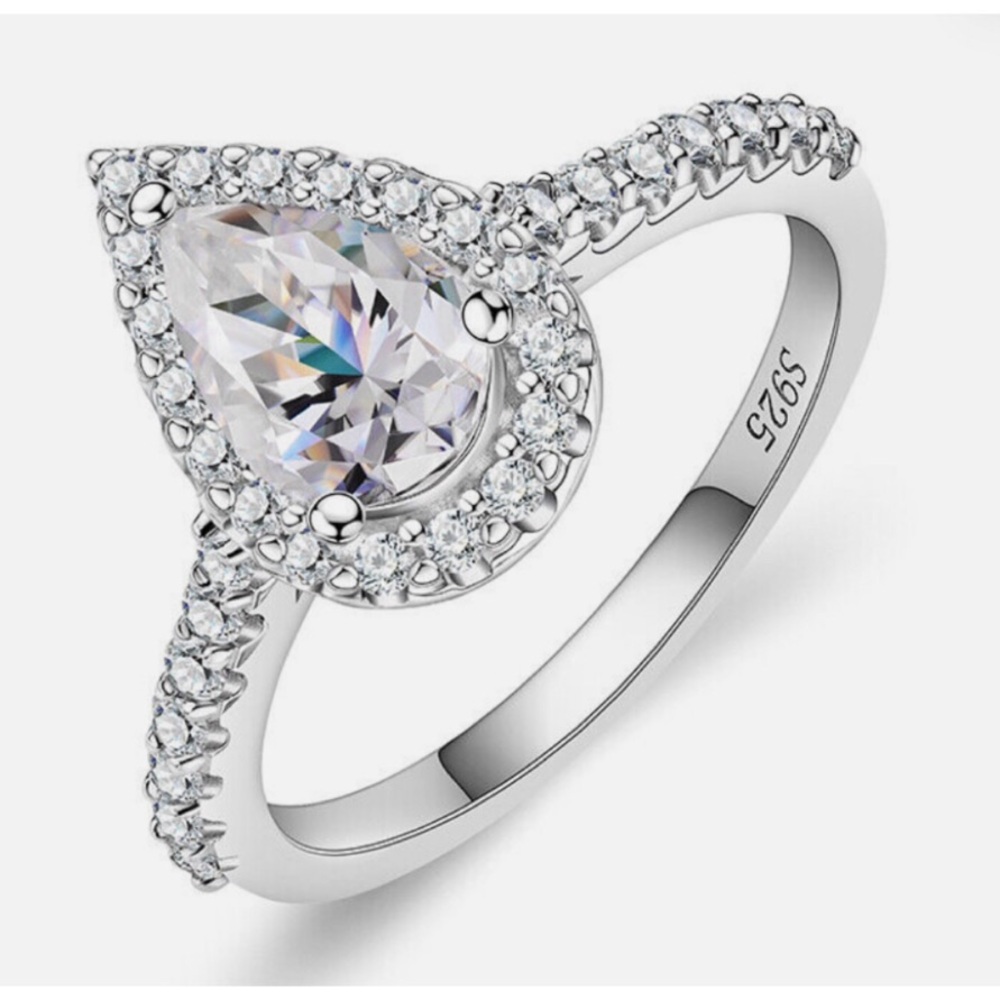 1 CT Pear Cut Halo Moissanite Ring